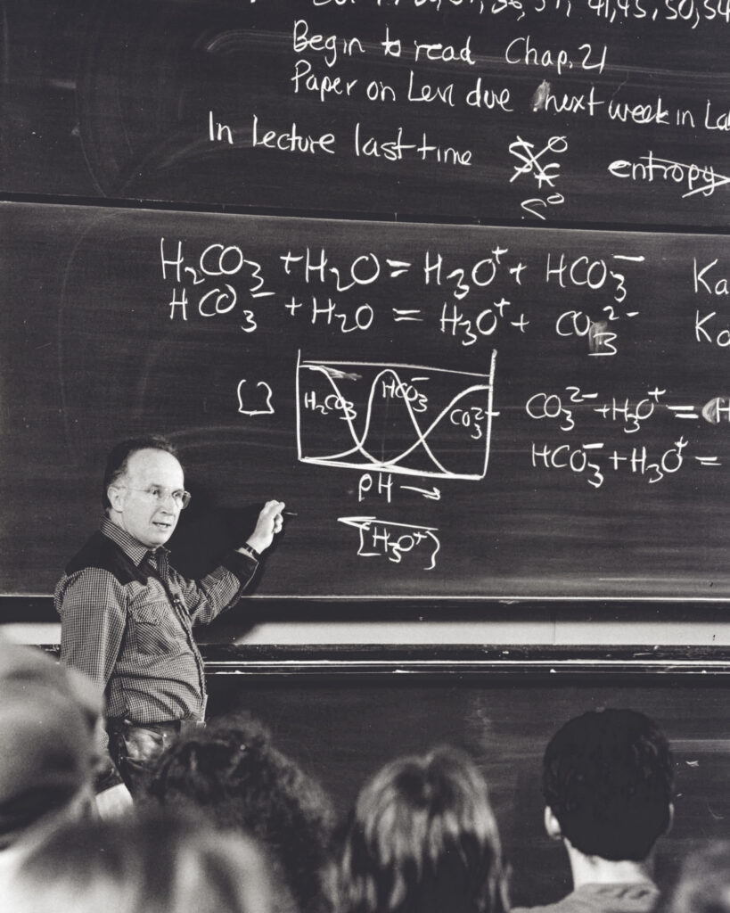 Roald Hoffmann teaching in a vintage black and white photo
